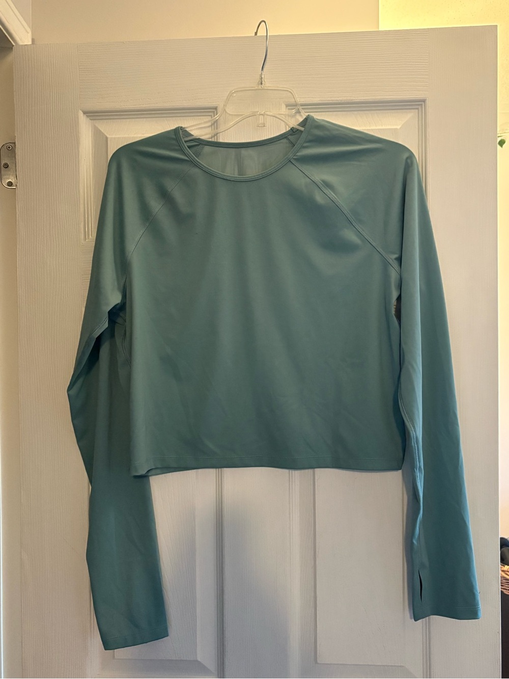Old Navy Women's Long Sleeve Cropped Active Top in Teal